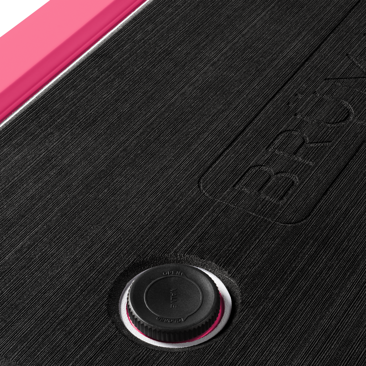 brutank-c2 brutank-55qt-neonpink-vent.png
